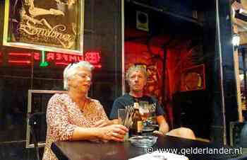 Bij het commandowoord ‘mafkezen’ doet de hele disco zijn mondkapje op