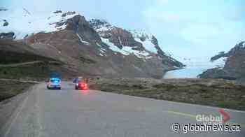 Large emergency response to deadly sightseeing bus rollover at Columbia Icefields near Jasper