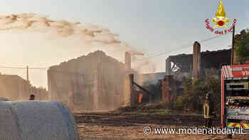 In fiamme un campo e una casa diroccata a Novi di Modena - ModenaToday