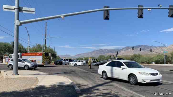 Crash shuts down SB Oracle Road near Pusch View