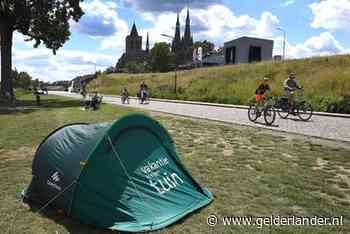 Dit bedrijf zit achter die opvallende groene tentjes die ineens overal opduiken