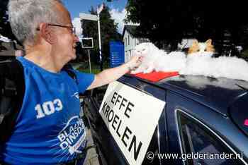 Kat Nigel (bijna 17) en baas Sjaak (71) zorgen voor Vierdaagsesfeer op niet-blauwe dinsdag: Effe kroelen!