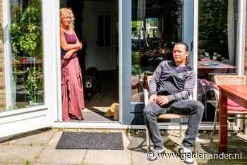 Uitbaters café piekeren zich suf na 27 besmettingen in hun zaak: ‘Erger kan bijna niet’