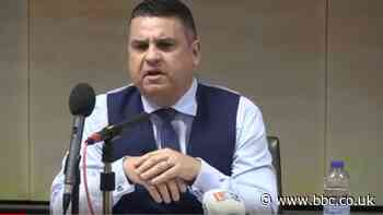 Diwedd ymchwiliad yr heddlu i Neil McEvoy