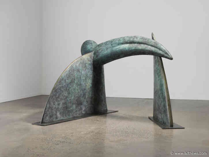ARTnews in Brief: Frieze Sculpture at Rockefeller Center To Return In September—and More from July 21, 2020
