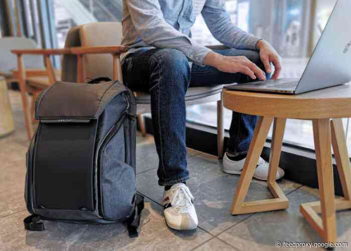DAWN urban backpack offers a comprehensive range of features, light strip and more