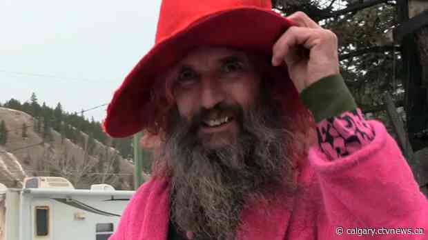 Radium mourns beloved woodcarving wizard, iconic home to become memorial park