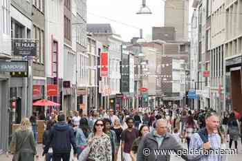 Drukte in het centrum van Nijmegen op Roze Woensdag, ‘maar op zaterdagmiddag is het drukker’