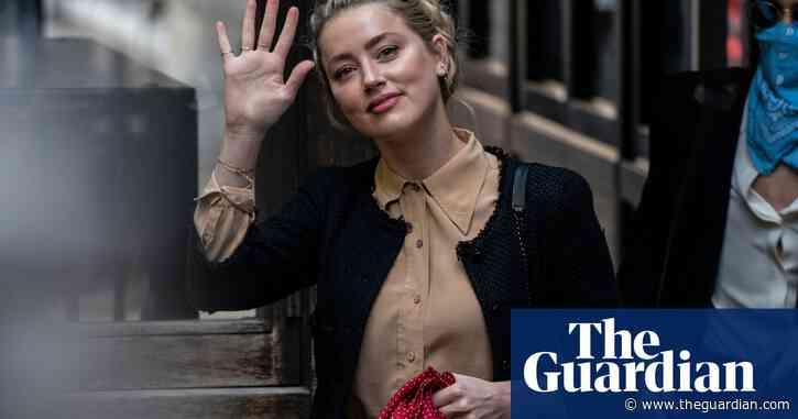 Amber Heard said Johnny Depp tried to suffocate her with pillow, court told