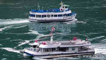 Tour boats at Niagara Falls show contrast between U.S. and Canadian approach to COVID-19