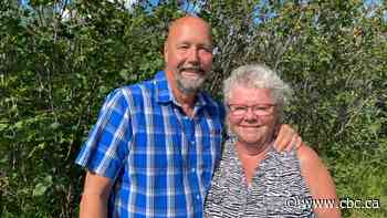 Saskatoon berry picking having a big year in Sask. - CBC.ca
