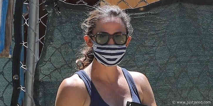 Jennifer Garner Feels The 'Heaviness' Of Families During The Pandemic, While Recognizing How Lucky Hers Is