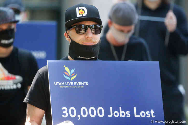 Virus sends jobless claims up for first time since March