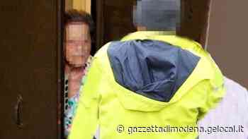 Modena: gas, petardi e un finto agente, ma l'anziana caccia i truffatori - La Gazzetta di Modena