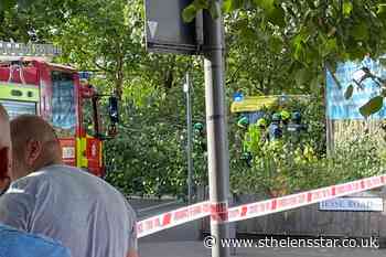 Falling tree crushes three pedestrians in east London - St Helens Star