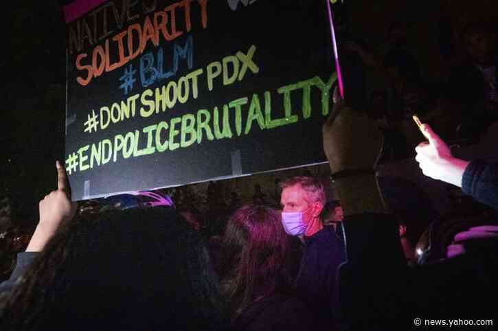 Portland standoff with US agents ongoing after mayor gassed