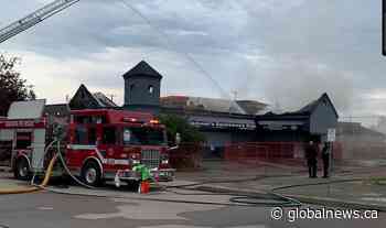 Fire crews battle blaze at Diamond’s Gentlemen’s Club in south Edmonton - Globalnews.ca