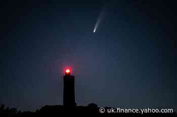 SpaceX's Starlink satellites ruin photos of rare Neowise comet appearance that only happens every 6800 years