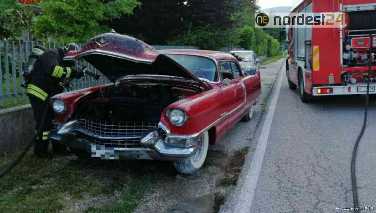 Incendio di una Cadillac del 1955 a Maniago (PN) - Nordest24.it
