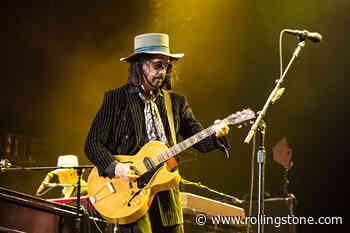 Watch Mike Campbell Play ‘Swampy’ Version of ‘Stop Draggin’ My Heart Around’