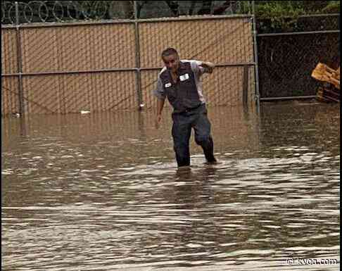 Some Tucson businesses flood during Monsoon rain on Thursday; Pima County Flood Control Responds