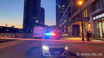 2 people arrested, 2 still at large after shootout with Peel police, carjacking with child on board