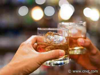 Does drinking alcohol increase your risk for COVID-19? Two doctors explain     - CNET