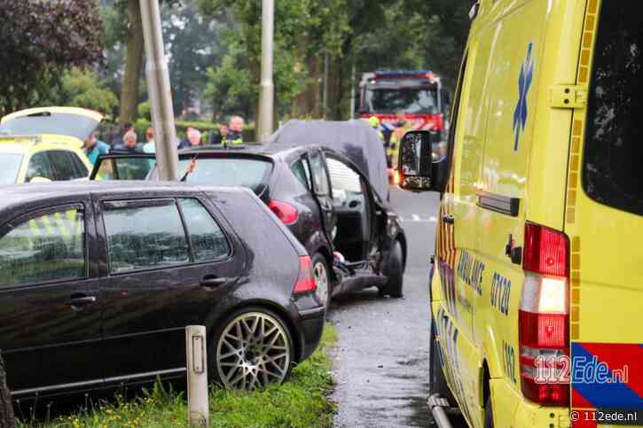 Slachtoffer bekneld na aanrijding op de Lunterseweg in Ede
