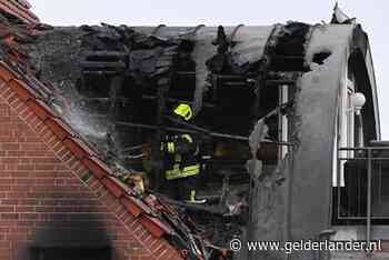 Drie doden door neerstorten vliegtuigje op woning in stad net over de grens