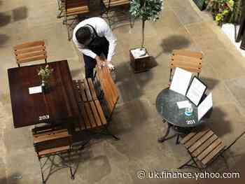 1,000 people apply for single receptionist job