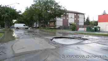 Flooding on Saskatoon street causes detours