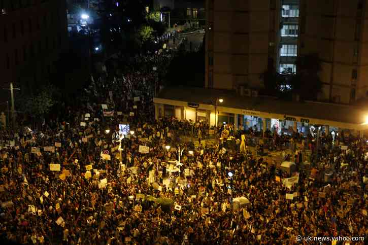 Israelis continue protests against PM's handling of pandemic