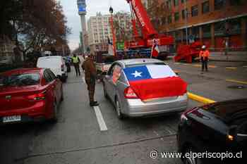 Patriotas del "Rechazo" realizaron caravana vehicular por las calles de Santiago - El Periscopio Noticias