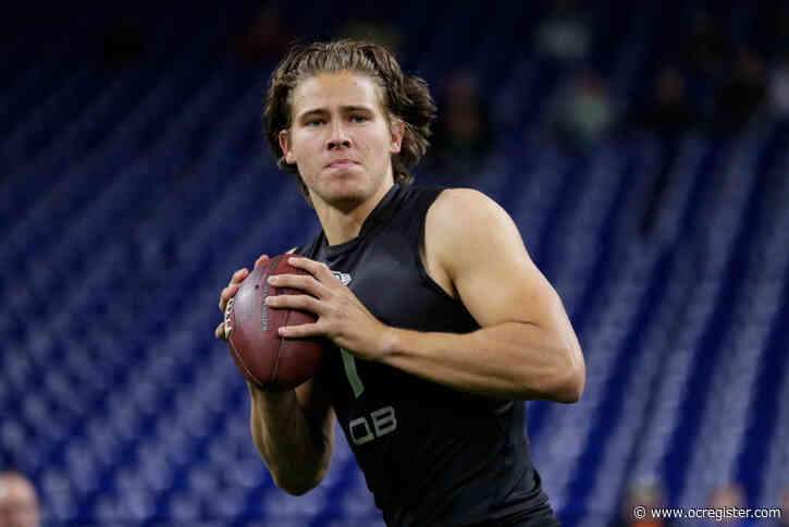 QB Justin Herbert officially joins Chargers after signing rookie contract
