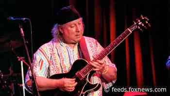 Mick Fleetwood, Stevie Nicks, more celebs react to death of Fleetwood Mac co-founder Peter Green