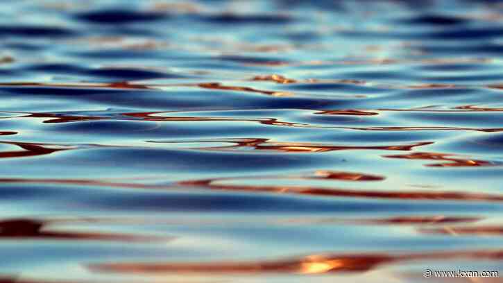 Adult drowns in central Austin apartment complex pool