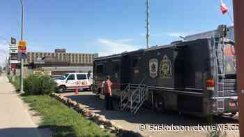 Dozens of health, outreach workers descend on Saskatoon motel to evacuate residents - CTV News Saskatoon