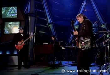 Flashback: Peter Green and Santana Perform ‘Black Magic Woman’ Together