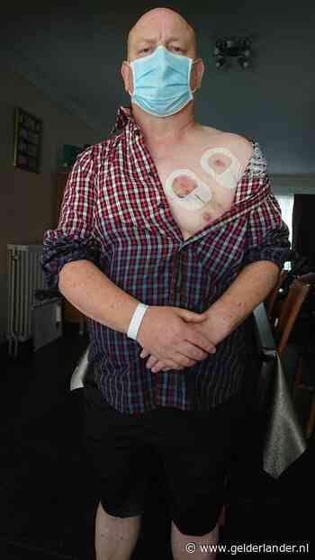 Busreiziger bijt man die opmerking maakt over mondkapje