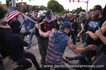 PHOTOS: Police and protesters clash in violent weekend across the U.S. - Pentiction Western News