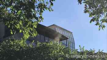 Fire breaks out at Calgary apartment building
