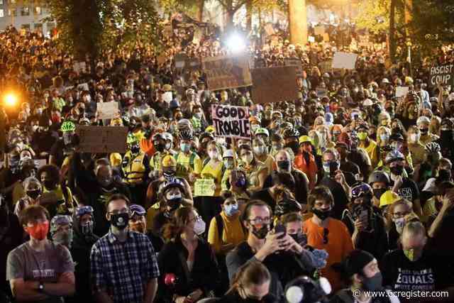 U.S. agents use gas, flash bangs to clear Portland protesters