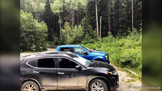 Hikers frustrated after car windows smashed in Kananaskis Country