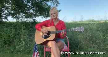Hailey Whitters Sings Luke Combs’ ‘Beer Never Broke My Heart’