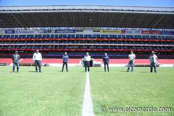 El Ministro de Salud, Juan Carlos Zevallos, visitó las instalaciones del estadio Rodrigo Paz de LDU