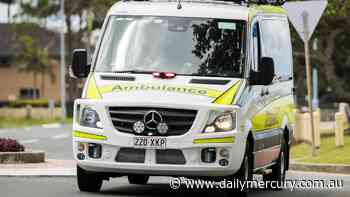 Paramedics rush to two-car smash in Mackay's west - Daily Mercury