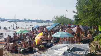 Photos of crammed Toronto beach spark more overcrowding concerns - CP24 Toronto's Breaking News