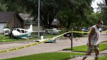 'Miracle': 2 hurt when plane crashes in Houston neighborhood - ABC News