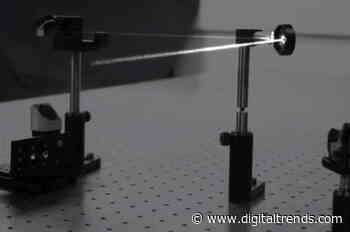 Ultra slow-mo camera can record light bouncing off mirrors