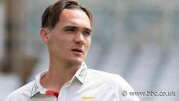 Gavin Griffiths: Leicestershire pace bowler extends contract to 2022